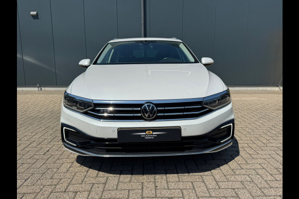 Volkswagen Passat Variant 1.4 TSI * Panoramadak * Navigatiesysteem * Trekhaak *