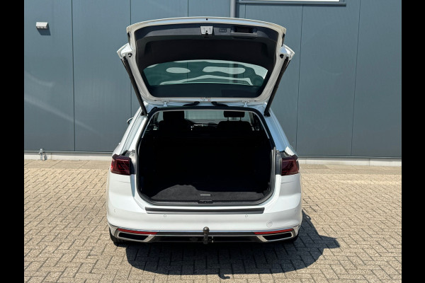 Volkswagen Passat Variant 1.4 TSI * Panoramadak * Navigatiesysteem * Trekhaak *