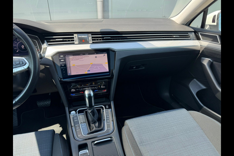 Volkswagen Passat Variant 1.4 TSI * Panoramadak * Navigatiesysteem * Trekhaak *