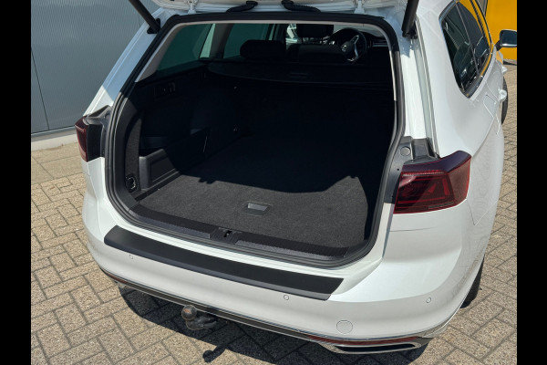 Volkswagen Passat Variant 1.4 TSI * Panoramadak * Navigatiesysteem * Trekhaak *