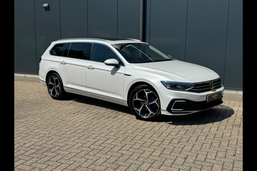 Volkswagen Passat Variant 1.4 TSI * Panoramadak * Navigatiesysteem * Trekhaak *
