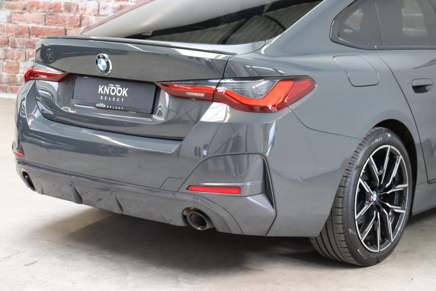 BMW 4 Serie Gran Coupé 420i High Executive M Sport Pakket Automaat / Widescreen Display / Adaptieve Cruise Control / Leder / 19 Inch / Head-Up Display / Shadow Line / Hifi / Stoelverwarming / Extra Getint Glas / Achteruitrijcamera