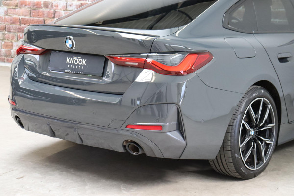 BMW 4 Serie Gran Coupé 420i High Executive M Sport Pakket Automaat / Widescreen Display / Adaptieve Cruise Control / Leder / 19 Inch / Head-Up Display / Shadow Line / Hifi / Stoelverwarming / Extra Getint Glas / Achteruitrijcamera