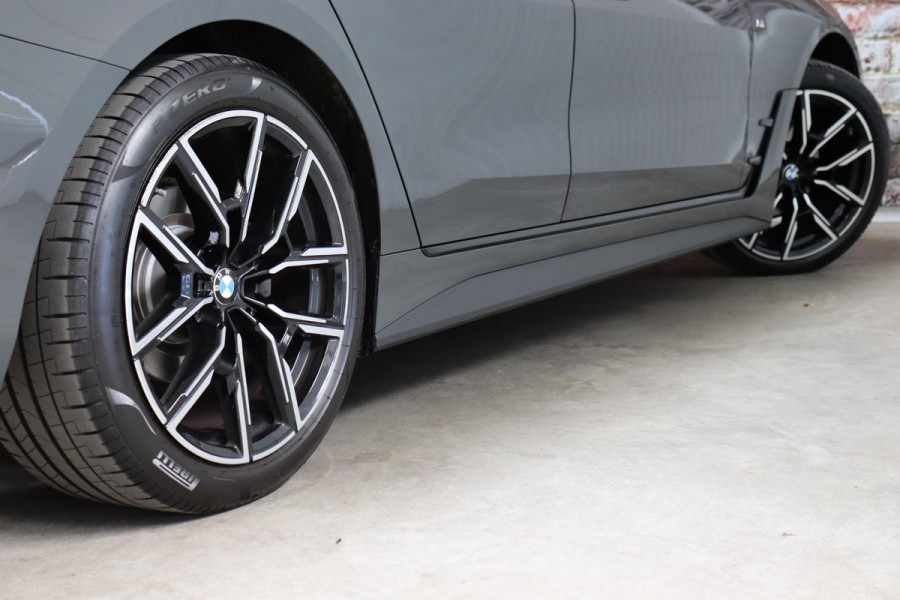 BMW 4 Serie Gran Coupé 420i High Executive M Sport Pakket Automaat / Widescreen Display / Adaptieve Cruise Control / Leder / 19 Inch / Head-Up Display / Shadow Line / Hifi / Stoelverwarming / Extra Getint Glas / Achteruitrijcamera
