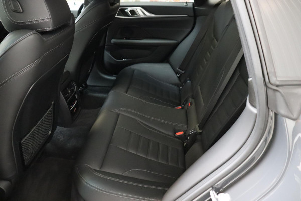 BMW 4 Serie Gran Coupé 420i High Executive M Sport Pakket Automaat / Widescreen Display / Adaptieve Cruise Control / Leder / 19 Inch / Head-Up Display / Shadow Line / Hifi / Stoelverwarming / Extra Getint Glas / Achteruitrijcamera