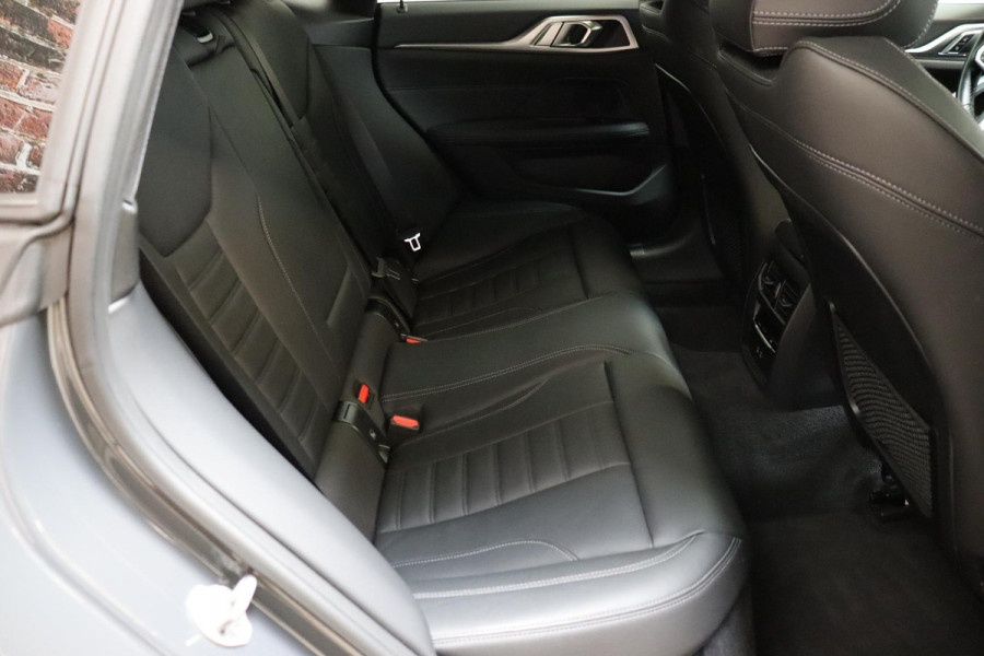 BMW 4 Serie Gran Coupé 420i High Executive M Sport Pakket Automaat / Widescreen Display / Adaptieve Cruise Control / Leder / 19 Inch / Head-Up Display / Shadow Line / Hifi / Stoelverwarming / Extra Getint Glas / Achteruitrijcamera