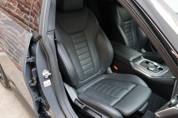 BMW 4 Serie Gran Coupé 420i High Executive M Sport Pakket Automaat / Widescreen Display / Adaptieve Cruise Control / Leder / 19 Inch / Head-Up Display / Shadow Line / Hifi / Stoelverwarming / Extra Getint Glas / Achteruitrijcamera