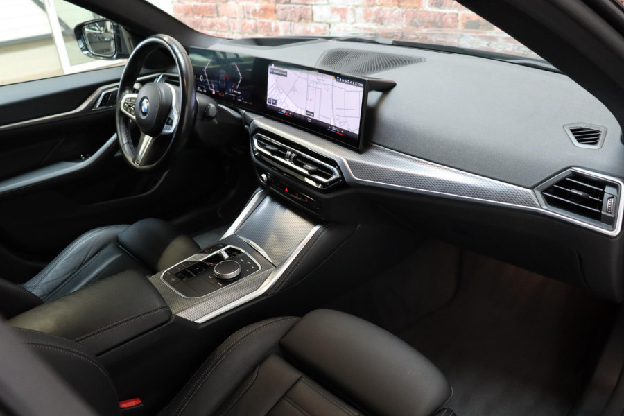 BMW 4 Serie Gran Coupé 420i High Executive M Sport Pakket Automaat / Widescreen Display / Adaptieve Cruise Control / Leder / 19 Inch / Head-Up Display / Shadow Line / Hifi / Stoelverwarming / Extra Getint Glas / Achteruitrijcamera