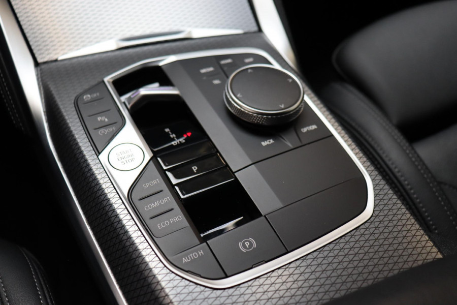 BMW 4 Serie Gran Coupé 420i High Executive M Sport Pakket Automaat / Widescreen Display / Adaptieve Cruise Control / Leder / 19 Inch / Head-Up Display / Shadow Line / Hifi / Stoelverwarming / Extra Getint Glas / Achteruitrijcamera