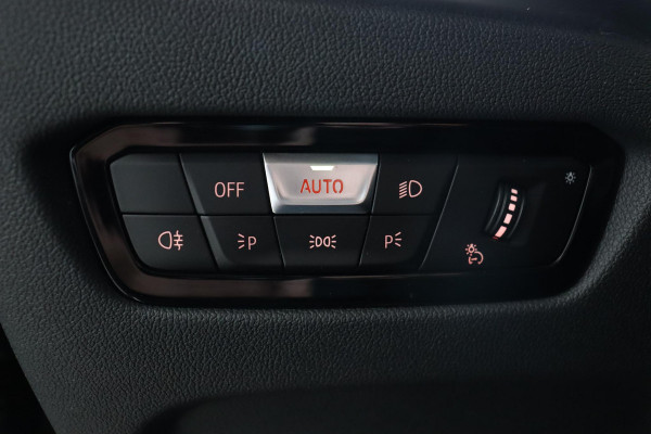 BMW 4 Serie Gran Coupé 420i High Executive M Sport Pakket Automaat / Widescreen Display / Adaptieve Cruise Control / Leder / 19 Inch / Head-Up Display / Shadow Line / Hifi / Stoelverwarming / Extra Getint Glas / Achteruitrijcamera