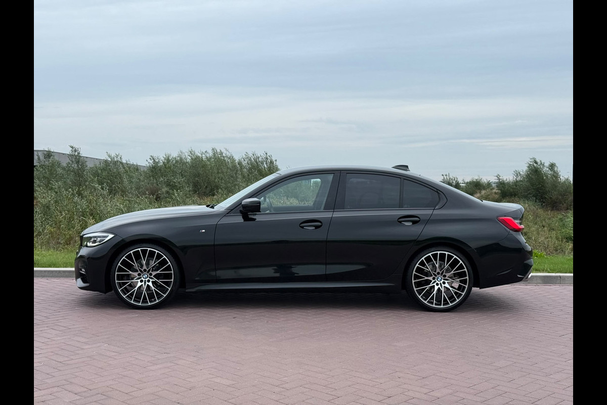 BMW 3-serie 320i High Executive / M Sport / Leder / 20inch M-Performance / 256PK Mosselman