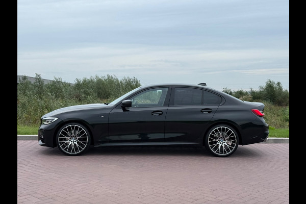 BMW 3-serie 320i High Executive / M Sport / Leder / 20inch M-Performance / 256PK Mosselman