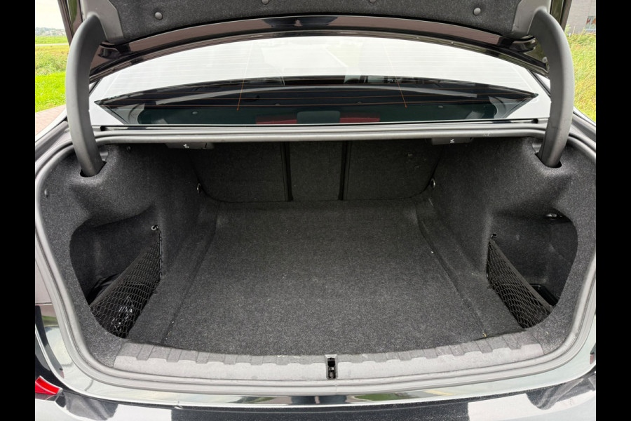 BMW 3-serie 320i High Executive / M Sport / Leder / 20inch M-Performance / 256PK Mosselman