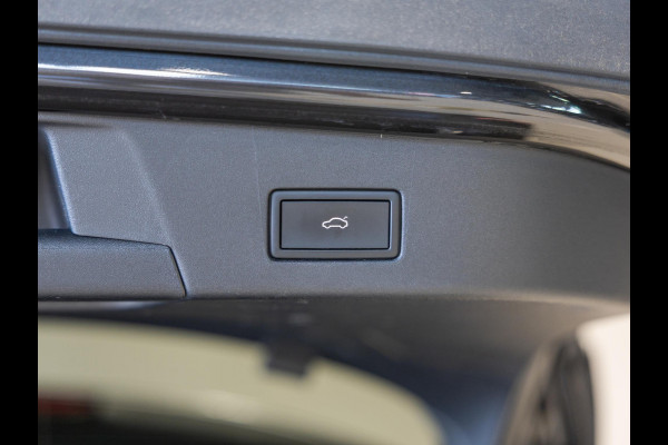 Volkswagen ID.4 Max 77 kWh SOH 91% / 204pk / Panorama dak / Trekhaak / Kuipstoelen / Elektrische stoelverstelling /