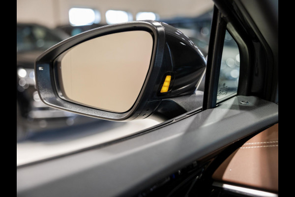 Volkswagen ID.4 Max 77 kWh SOH 91% / 204pk / Panorama dak / Trekhaak / Kuipstoelen / Elektrische stoelverstelling /