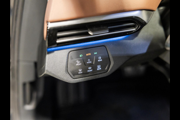 Volkswagen ID.4 Max 77 kWh SOH 91% / 204pk / Panorama dak / Trekhaak / Kuipstoelen / Elektrische stoelverstelling /