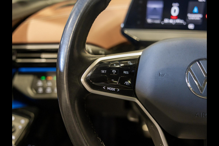 Volkswagen ID.4 Max 77 kWh SOH 91% / 204pk / Panorama dak / Trekhaak / Kuipstoelen / Elektrische stoelverstelling /