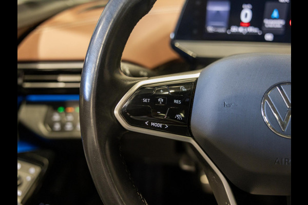 Volkswagen ID.4 Max 77 kWh SOH 91% / 204pk / Panorama dak / Trekhaak / Kuipstoelen / Elektrische stoelverstelling /