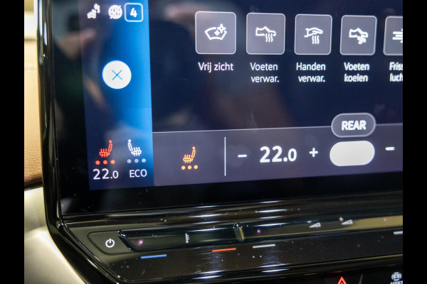 Volkswagen ID.4 Max 77 kWh SOH 91% / 204pk / Panorama dak / Trekhaak / Kuipstoelen / Elektrische stoelverstelling /