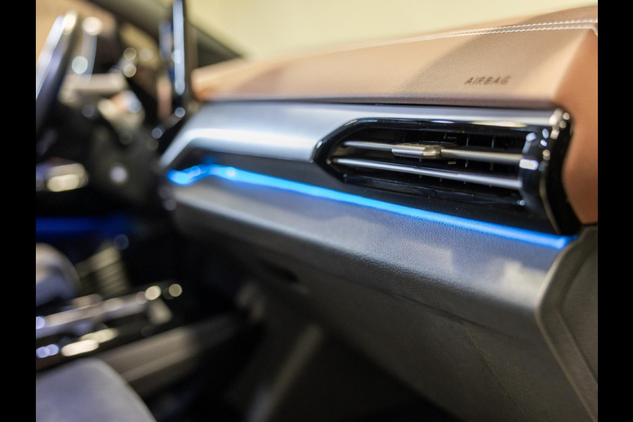Volkswagen ID.4 Max 77 kWh SOH 91% / 204pk / Panorama dak / Trekhaak / Kuipstoelen / Elektrische stoelverstelling /