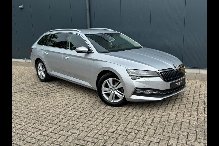 Škoda Superb Combi 1.4 TSI iV Style * AUTOMAAT * Trekhaak * Navigatiesysteem * Elektr. Kofferklep *