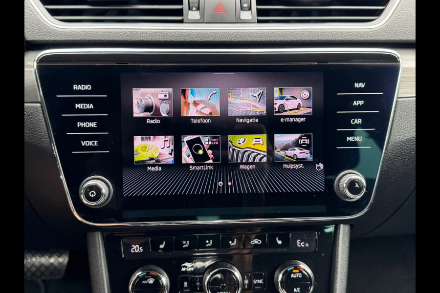 Škoda Superb Combi 1.4 TSI iV Style * AUTOMAAT * Trekhaak * Navigatiesysteem * Elektr. Kofferklep *