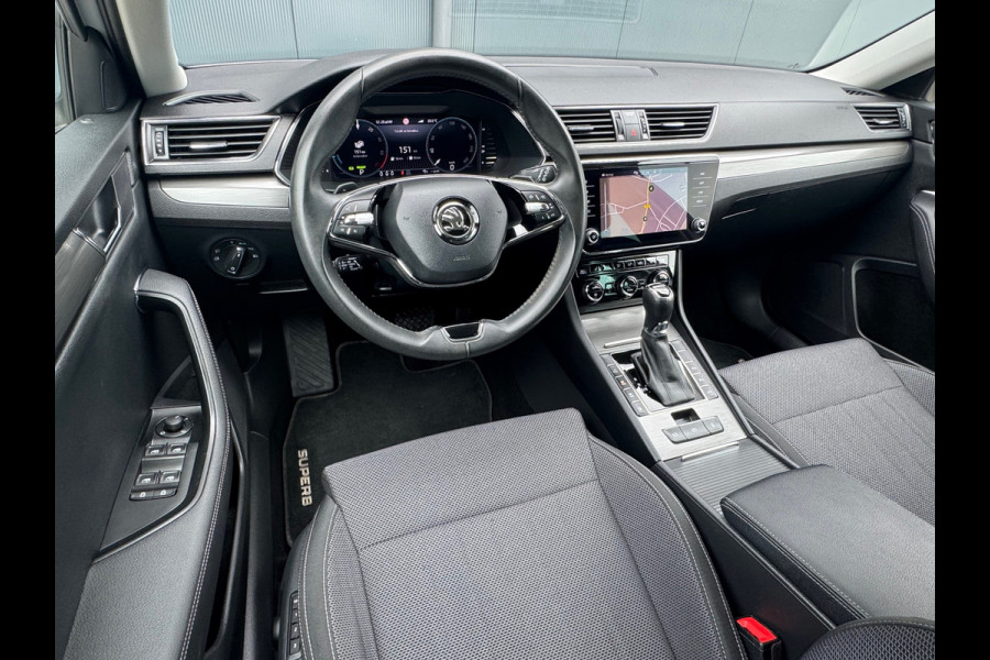 Škoda Superb Combi 1.4 TSI iV Style * AUTOMAAT * Trekhaak * Navigatiesysteem * Elektr. Kofferklep *