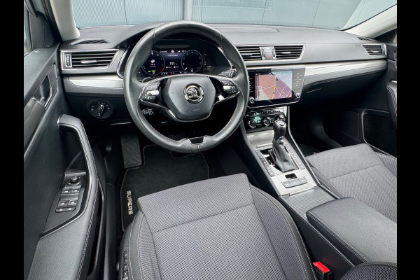 Škoda Superb Combi 1.4 TSI iV Style * AUTOMAAT * Trekhaak * Navigatiesysteem * Elektr. Kofferklep *