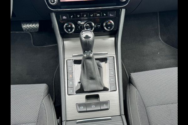 Škoda Superb Combi 1.4 TSI iV Style * AUTOMAAT * Trekhaak * Navigatiesysteem * Elektr. Kofferklep *