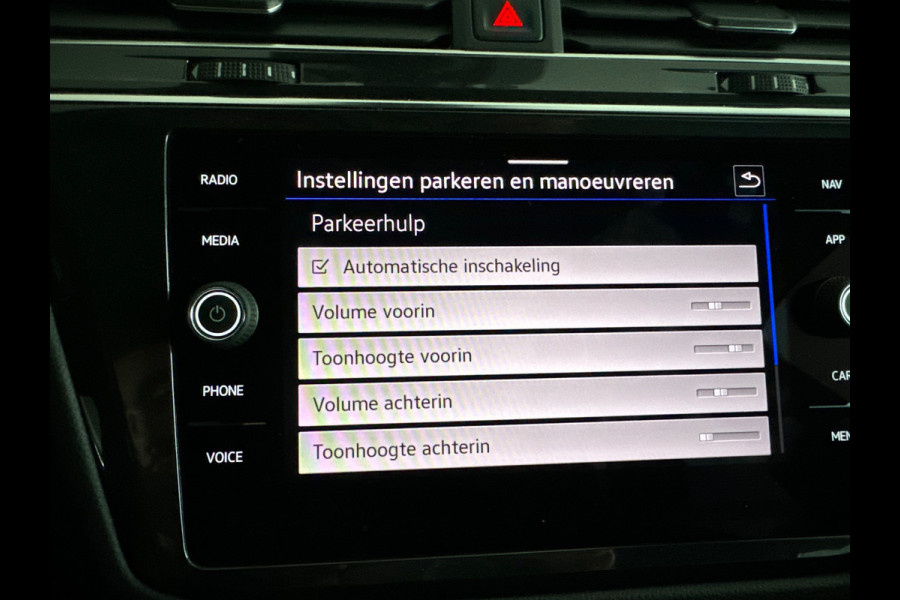 Volkswagen Tiguan 1.5 TSI R-Line Business IQ Lights|ACC|Sfeer|Lane Assist