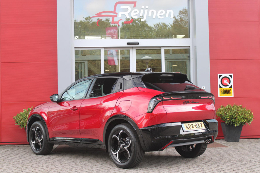 Alfa Romeo junior 1.2 145PK AUTOMAAT Hybrid IBRIDA TI | PACK TECH LITE: (LED MATRIX KOPLAMPEN, DODEHOEK DETECTIE, ELEKTRISCH BEDIENBARE ACHTERKLEP, KEYLESS ENTRY, ACHTERUITRIJ CAMERA, PARKEERSENSOREN VOOR ACHTER EN ZIJKANT, DRAADLOZE TELEFOONLADER, LANE ASSIST, ADAPTIVE CRUISE CONTROL) | PACK TI: (ELEKTRISCH BEDIENBARE BESTUUDERSSTOEL, VERKEERSBORDEN WEERGAVE, GETINTE ACHTERRUITEN, SFEER VERLICHTING, GLANZEND ZWARTE BODYKIT, 10,25" TOUCHSCREEN, LEDEREN STUURWIEL, VERSTELBARE KOFFERVLOER OP 3 NIVEAUS) | 18" LICHTMETALEN VELGEN "FORI" | BRERA RED MET ZWART DAK | DRAADLOZE APPLE CARPLAY/AN