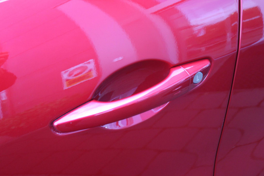 Alfa Romeo junior 1.2 145PK AUTOMAAT Hybrid IBRIDA TI | PACK TECH LITE: (LED MATRIX KOPLAMPEN, DODEHOEK DETECTIE, ELEKTRISCH BEDIENBARE ACHTERKLEP, KEYLESS ENTRY, ACHTERUITRIJ CAMERA, PARKEERSENSOREN VOOR ACHTER EN ZIJKANT, DRAADLOZE TELEFOONLADER, LANE ASSIST, ADAPTIVE CRUISE CONTROL) | PACK TI: (ELEKTRISCH BEDIENBARE BESTUUDERSSTOEL, VERKEERSBORDEN WEERGAVE, GETINTE ACHTERRUITEN, SFEER VERLICHTING, GLANZEND ZWARTE BODYKIT, 10,25" TOUCHSCREEN, LEDEREN STUURWIEL, VERSTELBARE KOFFERVLOER OP 3 NIVEAUS) | 18" LICHTMETALEN VELGEN "FORI" | BRERA RED MET ZWART DAK | DRAADLOZE APPLE CARPLAY/AN