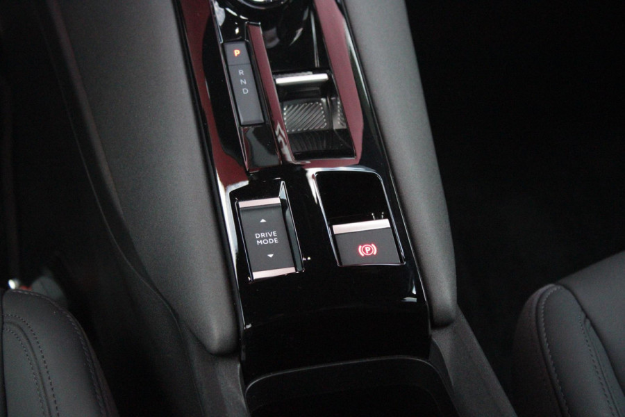 Alfa Romeo junior 1.2 145PK AUTOMAAT Hybrid IBRIDA TI | PACK TECH LITE: (LED MATRIX KOPLAMPEN, DODEHOEK DETECTIE, ELEKTRISCH BEDIENBARE ACHTERKLEP, KEYLESS ENTRY, ACHTERUITRIJ CAMERA, PARKEERSENSOREN VOOR ACHTER EN ZIJKANT, DRAADLOZE TELEFOONLADER, LANE ASSIST, ADAPTIVE CRUISE CONTROL) | PACK TI: (ELEKTRISCH BEDIENBARE BESTUUDERSSTOEL, VERKEERSBORDEN WEERGAVE, GETINTE ACHTERRUITEN, SFEER VERLICHTING, GLANZEND ZWARTE BODYKIT, 10,25" TOUCHSCREEN, LEDEREN STUURWIEL, VERSTELBARE KOFFERVLOER OP 3 NIVEAUS) | 18" LICHTMETALEN VELGEN "FORI" | BRERA RED MET ZWART DAK | DRAADLOZE APPLE CARPLAY/AN
