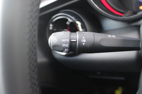 Alfa Romeo junior 1.2 145PK AUTOMAAT Hybrid IBRIDA TI | PACK TECH LITE: (LED MATRIX KOPLAMPEN, DODEHOEK DETECTIE, ELEKTRISCH BEDIENBARE ACHTERKLEP, KEYLESS ENTRY, ACHTERUITRIJ CAMERA, PARKEERSENSOREN VOOR ACHTER EN ZIJKANT, DRAADLOZE TELEFOONLADER, LANE ASSIST, ADAPTIVE CRUISE CONTROL) | PACK TI: (ELEKTRISCH BEDIENBARE BESTUUDERSSTOEL, VERKEERSBORDEN WEERGAVE, GETINTE ACHTERRUITEN, SFEER VERLICHTING, GLANZEND ZWARTE BODYKIT, 10,25" TOUCHSCREEN, LEDEREN STUURWIEL, VERSTELBARE KOFFERVLOER OP 3 NIVEAUS) | 18" LICHTMETALEN VELGEN "FORI" | BRERA RED MET ZWART DAK | DRAADLOZE APPLE CARPLAY/AN