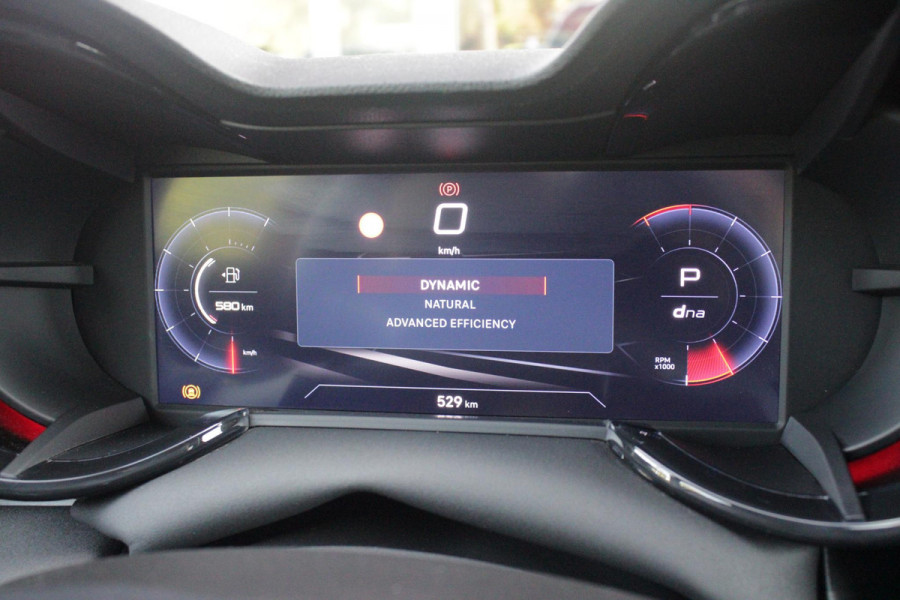 Alfa Romeo junior 1.2 145PK AUTOMAAT Hybrid IBRIDA TI | PACK TECH LITE: (LED MATRIX KOPLAMPEN, DODEHOEK DETECTIE, ELEKTRISCH BEDIENBARE ACHTERKLEP, KEYLESS ENTRY, ACHTERUITRIJ CAMERA, PARKEERSENSOREN VOOR ACHTER EN ZIJKANT, DRAADLOZE TELEFOONLADER, LANE ASSIST, ADAPTIVE CRUISE CONTROL) | PACK TI: (ELEKTRISCH BEDIENBARE BESTUUDERSSTOEL, VERKEERSBORDEN WEERGAVE, GETINTE ACHTERRUITEN, SFEER VERLICHTING, GLANZEND ZWARTE BODYKIT, 10,25" TOUCHSCREEN, LEDEREN STUURWIEL, VERSTELBARE KOFFERVLOER OP 3 NIVEAUS) | 18" LICHTMETALEN VELGEN "FORI" | BRERA RED MET ZWART DAK | DRAADLOZE APPLE CARPLAY/AN