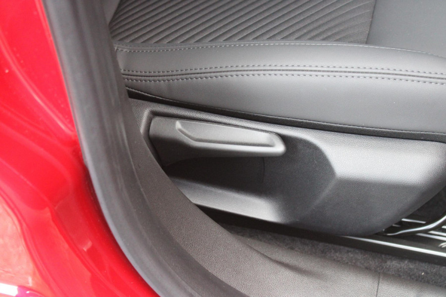 Alfa Romeo junior 1.2 145PK AUTOMAAT Hybrid IBRIDA TI | PACK TECH LITE: (LED MATRIX KOPLAMPEN, DODEHOEK DETECTIE, ELEKTRISCH BEDIENBARE ACHTERKLEP, KEYLESS ENTRY, ACHTERUITRIJ CAMERA, PARKEERSENSOREN VOOR ACHTER EN ZIJKANT, DRAADLOZE TELEFOONLADER, LANE ASSIST, ADAPTIVE CRUISE CONTROL) | PACK TI: (ELEKTRISCH BEDIENBARE BESTUUDERSSTOEL, VERKEERSBORDEN WEERGAVE, GETINTE ACHTERRUITEN, SFEER VERLICHTING, GLANZEND ZWARTE BODYKIT, 10,25" TOUCHSCREEN, LEDEREN STUURWIEL, VERSTELBARE KOFFERVLOER OP 3 NIVEAUS) | 18" LICHTMETALEN VELGEN "FORI" | BRERA RED MET ZWART DAK | DRAADLOZE APPLE CARPLAY/AN
