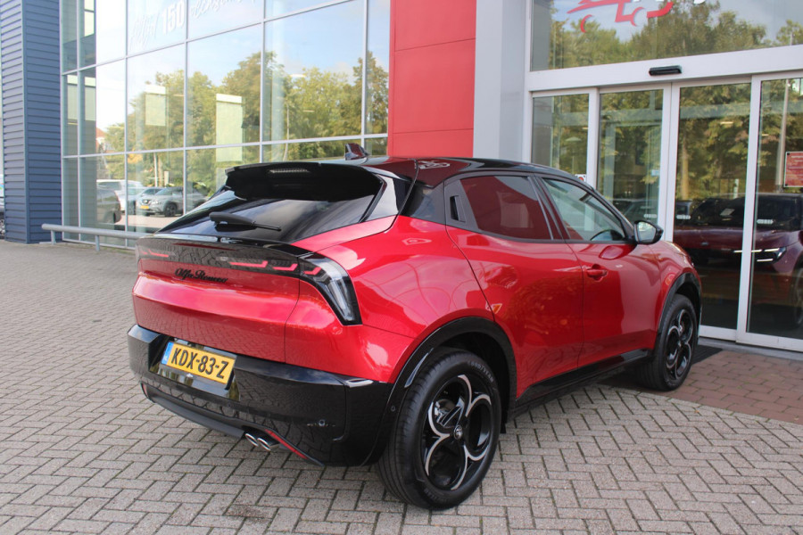 Alfa Romeo junior 1.2 145PK AUTOMAAT Hybrid IBRIDA TI | PACK TECH LITE: (LED MATRIX KOPLAMPEN, DODEHOEK DETECTIE, ELEKTRISCH BEDIENBARE ACHTERKLEP, KEYLESS ENTRY, ACHTERUITRIJ CAMERA, PARKEERSENSOREN VOOR ACHTER EN ZIJKANT, DRAADLOZE TELEFOONLADER, LANE ASSIST, ADAPTIVE CRUISE CONTROL) | PACK TI: (ELEKTRISCH BEDIENBARE BESTUUDERSSTOEL, VERKEERSBORDEN WEERGAVE, GETINTE ACHTERRUITEN, SFEER VERLICHTING, GLANZEND ZWARTE BODYKIT, 10,25" TOUCHSCREEN, LEDEREN STUURWIEL, VERSTELBARE KOFFERVLOER OP 3 NIVEAUS) | 18" LICHTMETALEN VELGEN "FORI" | BRERA RED MET ZWART DAK | DRAADLOZE APPLE CARPLAY/AN