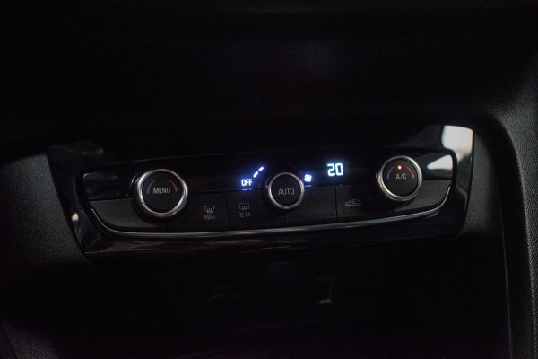 Opel CORSA-E Elegance Sport 50 kWh NL-auto [ Camera Digital Dashboard LED Keyless Carplay Dodehoek-Detectie Parkeersensoren ]