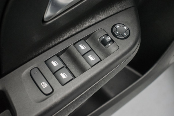 Opel CORSA-E Elegance Sport 50 kWh NL-auto [ Camera Digital Dashboard LED Keyless Carplay Dodehoek-Detectie Parkeersensoren ]