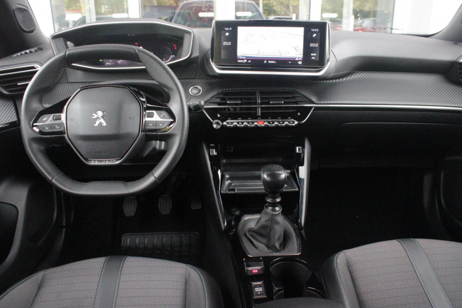 Peugeot 2008 1.2 100PK ALLURE PACK | AFNEEMBARE TREKHAAK | NAVIGATIE | STOEL VERWARMING | ALL SEASON BANDEN | DAB+ RADIO | APPLE CARPLAY/ANDROID AUTO | CLIMATE CONTROL | ADAPTIVE CRUISE CONTROL | GRIPP CONTROL | ACHTERUITRIJ CAMERA | KEYLESS ENTRY/START | LED KOPLAMPEN | LICHTMETALEN VELGEN 17" |