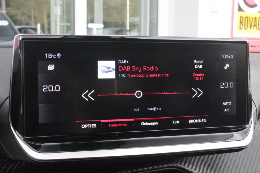 Peugeot 2008 1.2 100PK ALLURE PACK | AFNEEMBARE TREKHAAK | NAVIGATIE | STOEL VERWARMING | ALL SEASON BANDEN | DAB+ RADIO | APPLE CARPLAY/ANDROID AUTO | CLIMATE CONTROL | ADAPTIVE CRUISE CONTROL | GRIPP CONTROL | ACHTERUITRIJ CAMERA | KEYLESS ENTRY/START | LED KOPLAMPEN | LICHTMETALEN VELGEN 17" |
