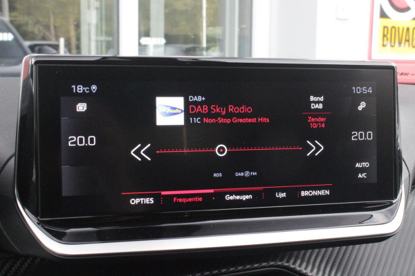 Peugeot 2008 1.2 100PK ALLURE PACK | AFNEEMBARE TREKHAAK | NAVIGATIE | STOEL VERWARMING | ALL SEASON BANDEN | DAB+ RADIO | APPLE CARPLAY/ANDROID AUTO | CLIMATE CONTROL | ADAPTIVE CRUISE CONTROL | GRIPP CONTROL | ACHTERUITRIJ CAMERA | KEYLESS ENTRY/START | LED KOPLAMPEN | LICHTMETALEN VELGEN 17" |