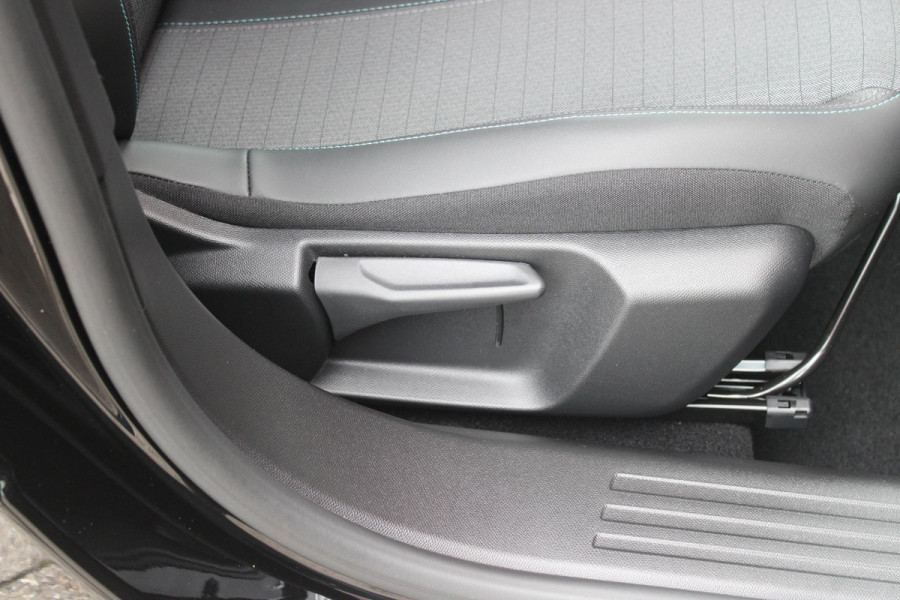 Peugeot 2008 1.2 100PK ALLURE PACK | AFNEEMBARE TREKHAAK | NAVIGATIE | STOEL VERWARMING | ALL SEASON BANDEN | DAB+ RADIO | APPLE CARPLAY/ANDROID AUTO | CLIMATE CONTROL | ADAPTIVE CRUISE CONTROL | GRIPP CONTROL | ACHTERUITRIJ CAMERA | KEYLESS ENTRY/START | LED KOPLAMPEN | LICHTMETALEN VELGEN 17" |