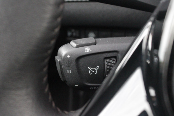 Peugeot 2008 1.2 100PK ALLURE PACK | AFNEEMBARE TREKHAAK | NAVIGATIE | STOEL VERWARMING | ALL SEASON BANDEN | DAB+ RADIO | APPLE CARPLAY/ANDROID AUTO | CLIMATE CONTROL | ADAPTIVE CRUISE CONTROL | GRIPP CONTROL | ACHTERUITRIJ CAMERA | KEYLESS ENTRY/START | LED KOPLAMPEN | LICHTMETALEN VELGEN 17" |