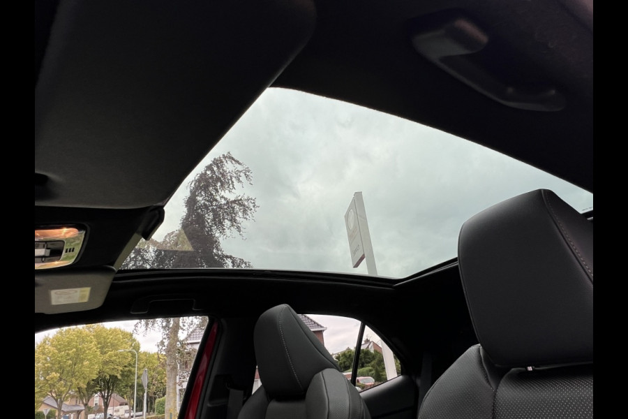 Toyota Yaris Cross 1.5 Hybrid Launch Edition | Trekhaak, JBL, Panoramadak, Elektrische achterklep, Leer, Head Up Display, 18 inch, Alle opties!