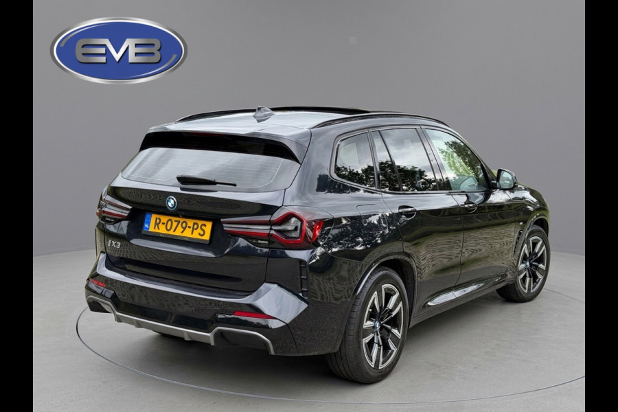 BMW iX3 M SPORT pakket 80 kWh, panoramadak, vol opties, 1 e eigenaar,conjac sport leder, Origineel NL auto met nap
