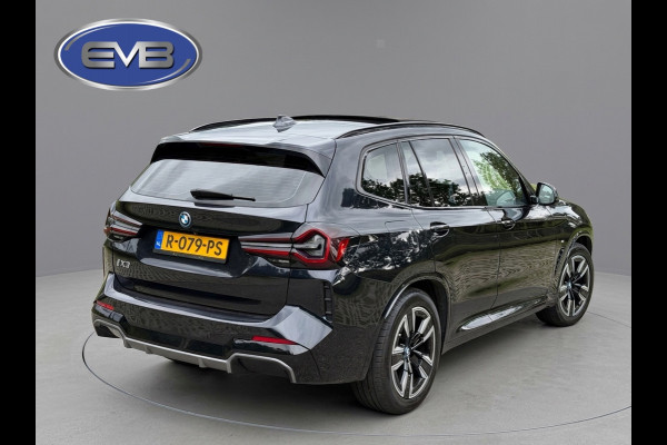 BMW iX3 M SPORT pakket 80 kWh, panoramadak, vol opties, 1 e eigenaar,conjac sport leder, Origineel NL auto met nap