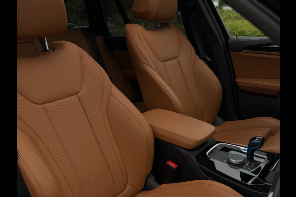 BMW iX3 M SPORT pakket 80 kWh, panoramadak, vol opties, 1 e eigenaar,conjac sport leder, Origineel NL auto met nap