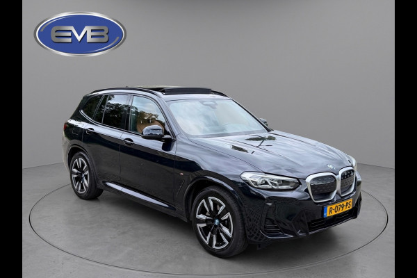 BMW iX3 M SPORT pakket 80 kWh, panoramadak, vol opties, 1 e eigenaar,conjac sport leder, Origineel NL auto met nap