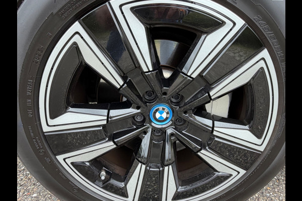 BMW iX3 M SPORT pakket 80 kWh, panoramadak, vol opties, 1 e eigenaar,conjac sport leder, Origineel NL auto met nap